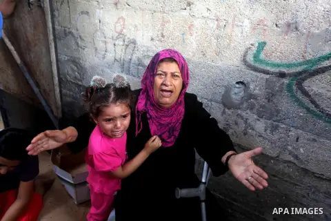 Relatives of Palestinian Tareq al-Kafarna mourn during his funeral in Beit Hanun in the northern Gaza Strip on September 6, 2012. Three Palestinians were killed by Israeli fire in the northern Gaza Strip, raising to six...