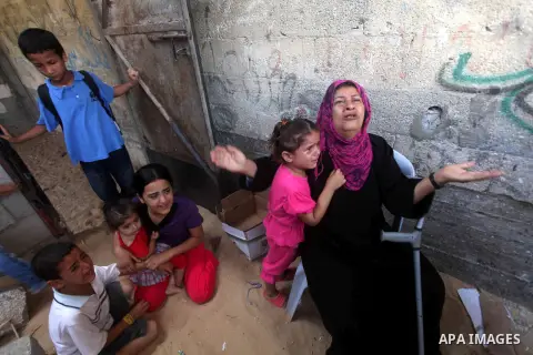 Relatives of Palestinian Tareq al-Kafarna mourn during his funeral in Beit Hanun in the northern Gaza Strip on September 6, 2012. Three Palestinians were killed by Israeli fire in the northern Gaza Strip, raising to six...