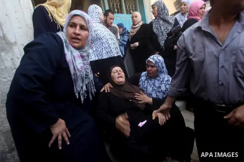 Relatives of Palestinian Tareq al-Kafarna mourn during his funeral in Beit Hanun in the northern Gaza Strip on September 6, 2012. Three Palestinians were killed by Israeli fire in the northern Gaza Strip, raising to six...