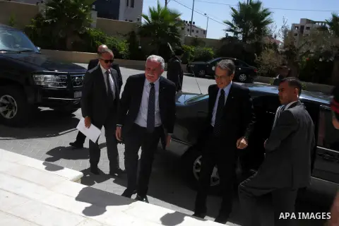 Palestinian Foreign Minister Riyad el Malki (front L) and his Italian counterpart Giulio Terzi (front R) enter the office of Palestinian Prime Minister Salam Fayyad before a meeting in the West Bank city of Ramallah Sept...