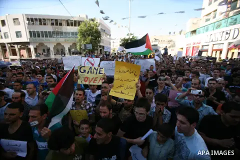 Palestinians call for Palestinian Prime Minister Salam Fayyad to step down as they demonstrate against the high and increasing cost of living, in a protest in the West Bank city of Hebron, 06 September 2012. Photo by Mam...