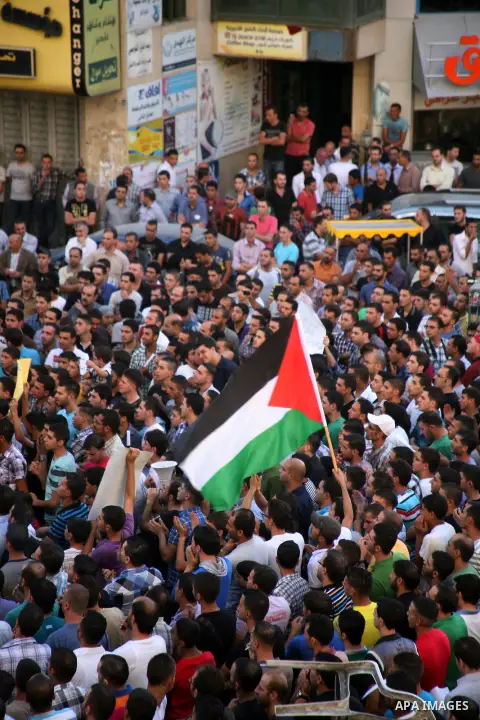 Palestinians call for Palestinian Prime Minister Salam Fayyad to step down as they demonstrate against the high and increasing cost of living, in a protest in the West Bank city of Hebron, 06 September 2012. Photo by Mam...