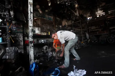 Palestinian auto mechanics work at their workshop in Gaza city, on September 08, 2012. Photo by Ashraf Amra
