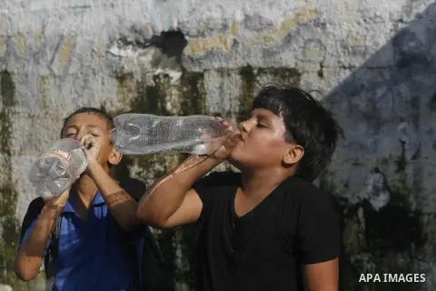 Palestinian students drink potable water at a water purification station, in Rafah refugee camp in the southern of Gaza Strip, on September 08. 2012. Photo by Eyad Al Baba
