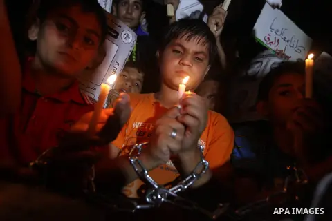 Palestinian children light candles during a rally in solidarity with prisoners in Israeli jails, in front of the Red Cross' offices in Gaza city, September 08, 2012. Photo by Majdi Fathi