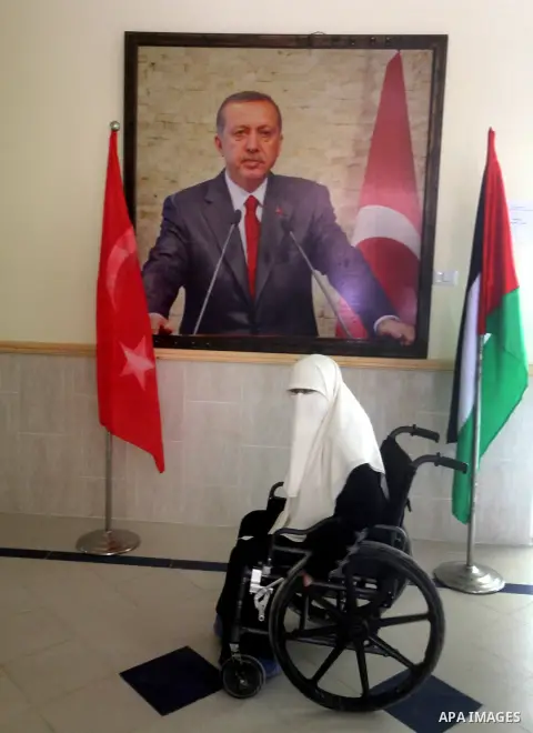 Palestinian students at the Islamic university of Gaza, participate in a project funded by the Turkish President ragab ardogan in Gaza City, on Sep. 12, 2012. during visit Consul General Shaker Ozcan Turkish Torlnr. Phot...