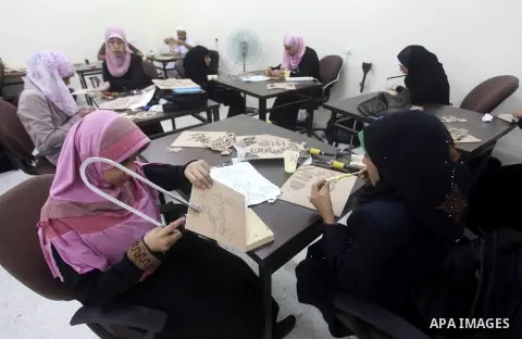 Palestinian students at the Islamic university of Gaza, participate in a project funded by the Turkish President ragab ardogan in Gaza City, on Sep. 12, 2012. during visit Consul General Shaker Ozcan Turkish Torlnr. Phot...