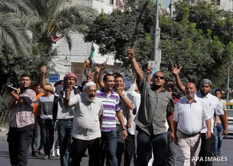 Palestinians chant during protest in front of the United Nations headquarters in Gaza city against the showing of a movie that is allegedly offensive to Muslim Prophet Mohammad, Sept 12, 2012. Photo by Ashraf Amra