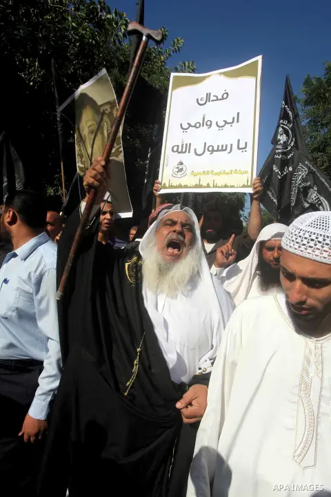 Palestinians chant during protest in front of the United Nations headquarters in Gaza city against the showing of a movie that is allegedly offensive to Muslim Prophet Mohammad, Sept 12, 2012. Photo by Ashraf Amra