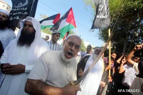 Palestinians chant during protest in front of the United Nations headquarters in Gaza city against the showing of a movie that is allegedly offensive to Muslim Prophet Mohammad, Sept 12, 2012. Photo by Ashraf Amra
