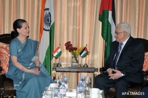 Palestinian President Mahmoud Abbas (Abu Mazen) meets with President of Indian National Congress Party Sonia Gandhi in the Indian capital, New Delhi, on Sep.12, 2012. Photo by Thaer Ganaim