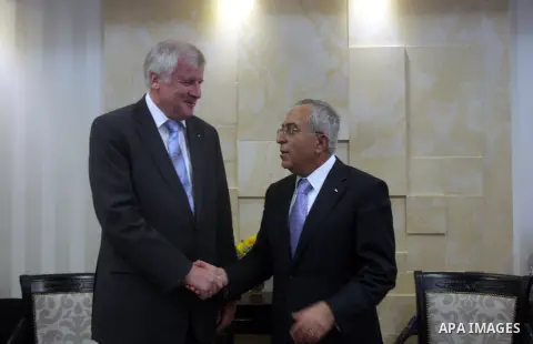 Palestinian Prime Minister Salam Fayyad, right, shakes hands with visiting Bavarian Prime Minister Horst Seehofer during a meeting in the West Bank city of Ramallah, Sept. 11, 2012. Photo by Issam Rimawi