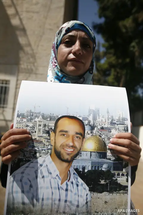 Palestinians participate a protest to calling for the liberty of Palestinians being held in Israeli jails, outside the Red Cross headquarters in the West Bank city of Jerusalem on September 18, 2012. Photo by Mahfouz Abu...