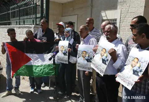 Palestinians participate a protest to calling for the liberty of Palestinians being held in Israeli jails, outside the Red Cross headquarters in the West Bank city of Jerusalem on September 18, 2012. Photo by Mahfouz Abu...
