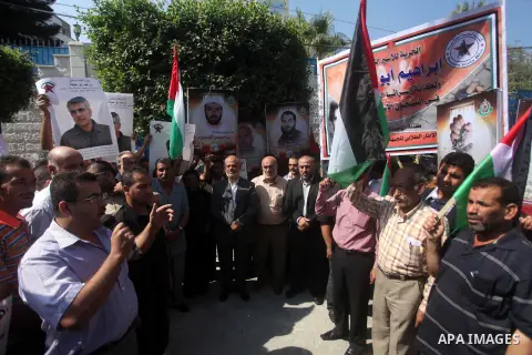 Palestinians participate a protest to calling for the liberty of Palestinians being held in Israeli jails, in Gaza city of on September 18, 2012 . Photo by Ashraf Amar