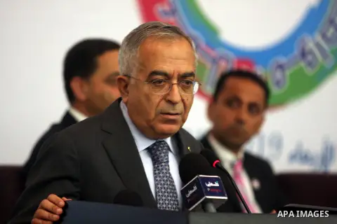 Palestinian Prime Minister Salam Fayyad speaks during the ceremony of launch of "Distinction Program " in the West Bank city of Ramallah September 19, 2012. Photo by Issam Rimawi