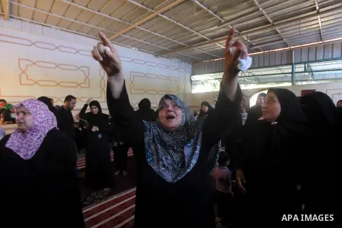 Relatives of Palestinian security official Ashraf Saleh mourn during his funeral in Rafah in the southern Gaza Strip September 20, 2012. Israel killed two Palestinian security officials, one of them Saleh, in the Hamas-r...