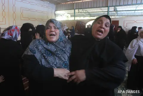 Relatives of Palestinian security official Ashraf Saleh mourn during his funeral in Rafah in the southern Gaza Strip September 20, 2012. Israel killed two Palestinian security officials, one of them Saleh, in the Hamas-r...