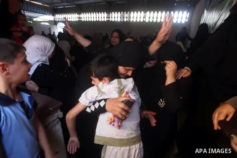 Relatives of Palestinian security official Ashraf Saleh mourn during his funeral in Rafah in the southern Gaza Strip September 20, 2012. Israel killed two Palestinian security officials, one of them Saleh, in the Hamas-r...