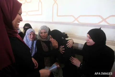 Relatives of Palestinian security official Ashraf Saleh mourn during his funeral in Rafah in the southern Gaza Strip September 20, 2012. Israel killed two Palestinian security officials, one of them Saleh, in the Hamas-r...