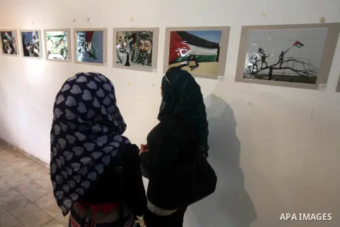 Palestinians participate in the photography gallery to calling for an end to the division between Hamas and Fatah in Gaza City, Saturday, Sep. 22, 2012. Photo by Majdi Fathi