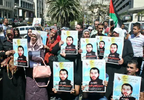 Palestinians participate a protest to calling for the liberty of Palestinians being held in Israeli jails, in the West Bank city of Nablus on September 23, 2012. Photo by Nedal Eshtayah