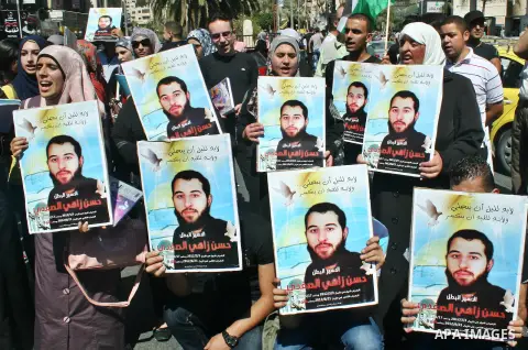 Palestinians participate a protest to calling for the liberty of Palestinians being held in Israeli jails, in the West Bank city of Nablus on September 23, 2012. Photo by Nedal Eshtayah