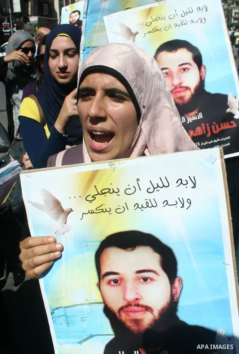 Palestinians participate a protest to calling for the liberty of Palestinians being held in Israeli jails, in the West Bank city of Nablus on September 23, 2012. Photo by Nedal Eshtayah