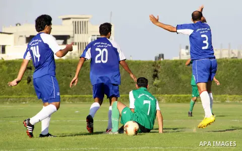 The Palestinian team of al-Shatie and the team of al-Shijaia during the premier league soccer match in Gaza city on 23 September 2012. Photo by Alaa Shamaly
