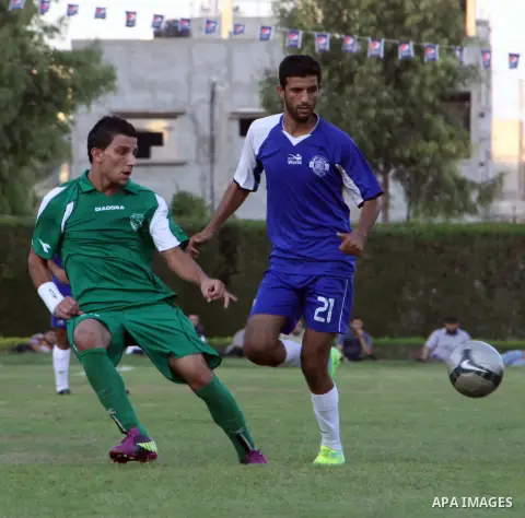 The Palestinian team of al-Shatie and the team of al-Shijaia during the premier league soccer match in Gaza city on 23 September 2012. Photo by Alaa Shamaly