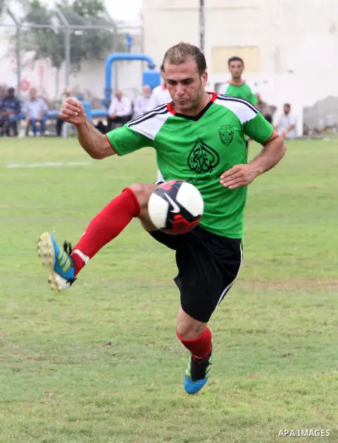The Palestinian team of Youth Khan Younis and the team of al-Shijaia during the premier league in Gaza city on 29 September 2012. Photo by Alaa Shamaly