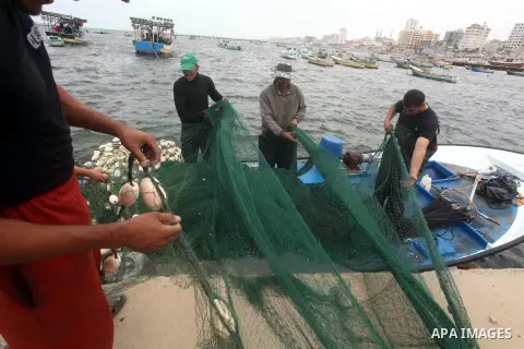 Palestinian fishermen prepare their nets at Gaza Seaport in Gaza City September 30, 2012. Israel confines fishermen within a three-mile fishing zone in the Mediterranean Sea off the coast of Gaza, Palestinian fishermen s...