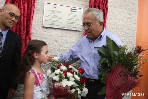 Palestinian Prime Minister Salam Fayyad visits the solar power station in the West Bank city of Jericho on September 30, 2012. Photo by Issam Rimawi