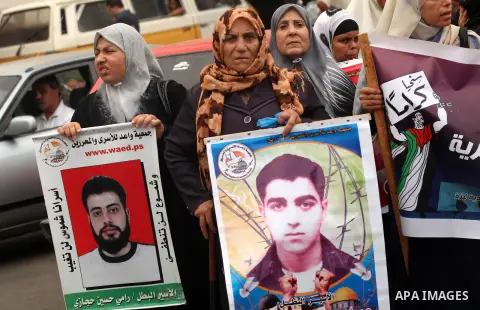 Palestinian women hold pictures of their relatives prisoners held in Israeli jails during a rally calling for their release in front of the red cross office in Gaza city October 1, 2012. Photo by Majdi Fathi