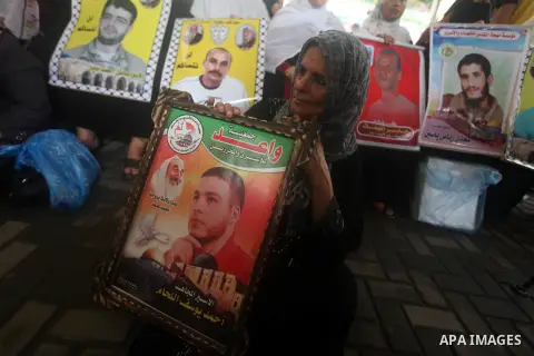 Palestinian women hold pictures of their relatives prisoners held in Israeli jails during a rally calling for their release in front of the red cross office in Gaza city October 1, 2012. Photo by Majdi Fathi