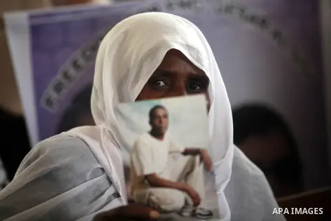 A Palestinian woman holds a picture of her relative prisoner held in Israeli jails during a rally calling for release in front of the red cross office in Gaza city October 1, 2012. Photo by Majdi Fathi