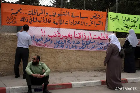 Palestinian employees protest outside the Palestinian Cabinet office against the government decision to dismiss them from their job because of their political affiliation, in the West Bank city of Ramallah on October 1,...