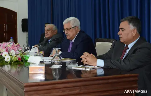 Palestinian President Mahmoud Abbas (Abu Mazen) meets with featured students from Jerusalem, in the West Bank city of Ramallah on October 1, 2012. Photo by Muhammed Ateeq