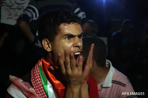 Palestinian protesters from the West Bank town of Ramallah, march towards the Palestinian Presidential compound as they hold slogans against the Palestinian Authority security forces, in Ramallah, West Bank, 02 October 2...