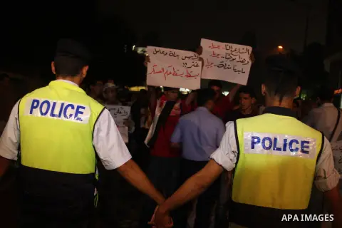Palestinian police block protesters from marching toward the Palestinian Presidential compound the West Bank town of Ramallah, 02 October 2012, as they hold slogans against the Palestinian Authority security forces. Demo...