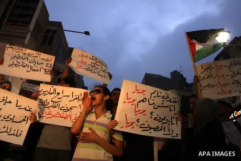 Palestinian protesters from the West Bank town of Ramallah, march towards the Palestinian Presidential compound as they hold slogans against the Palestinian Authority security forces, in Ramallah, West Bank, 02 October 2...