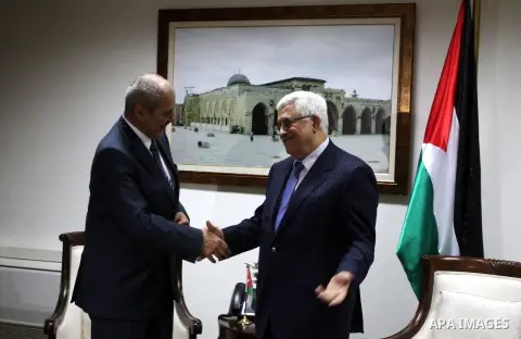 Palestinian President Mahmoud Abbas shakes hands with Jordanian Prime Minister Fayez al-Tarawneh in the West Bank city of Ramallah October 4, 2012. Photo by Issam Rimawi