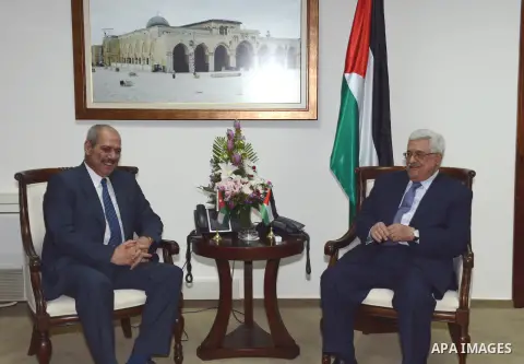 Palestinian President Mahmoud Abbas meets with Jordanian Prime Minister Fayez al-Tarawneh in the West Bank city of Ramallah, October 4, 2012. Photo by Mohamed al-Ateeq