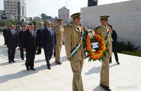 Jordanian Prime Minister Fayez al-Tarawneh lays a wreath to the tomb of former Palestinian President and PLO-leader Yassir Arafat during a visit to the West Bank city of Ramallah, October 4, 2012. Photo by Mohamed al-Ate...