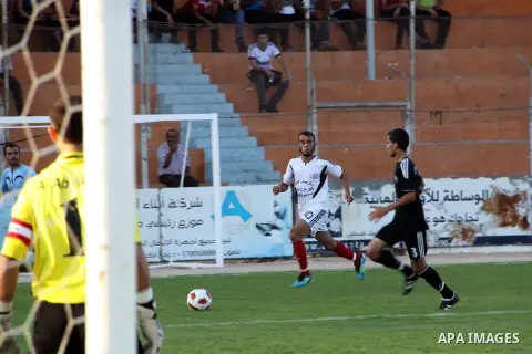 The Palestinian team of Gaza Sport and the team of Rafah during the premier league in Gaza city on Oct. 05 2012. Photo by Alaa Shamaly