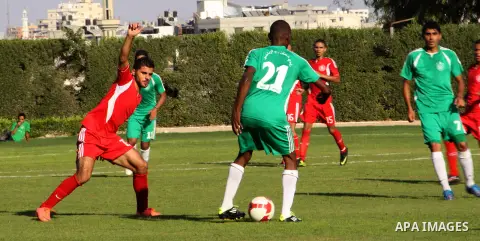 Palestinian soccer team of al-Ahly and the team of Rafah play during the 4th round in the premier league in Gaza city on Oct. 06 2012. Photo by Alaa Shamaly