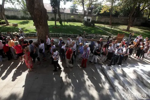 Foreign tourists during a tour in the Tourism places, in Turkey on Oct. 08, 2012. Photo by Ashraf Amra