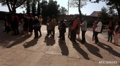 Foreign tourists during a tour in the Tourism places, in Turkey on Oct. 08, 2012. Photo by Ashraf Amra