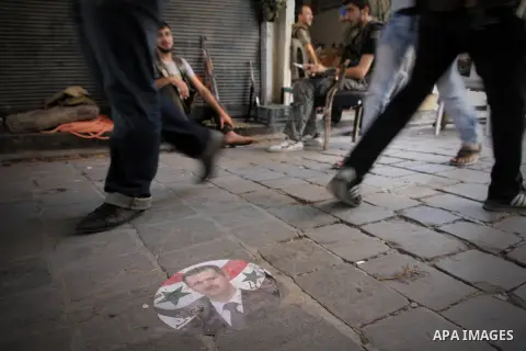 Free Syrian Army take position during clashes with regime forces in Aleppo in northern Syria on September 03, 2012. Photo by Ahmed Deeb