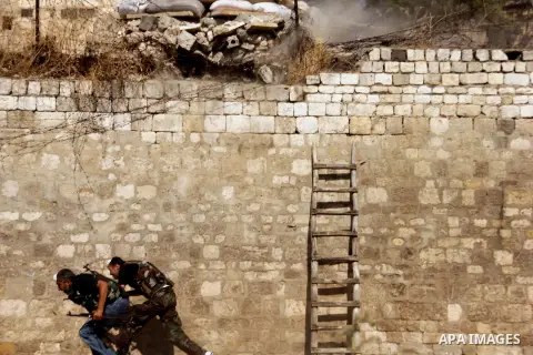 Free Syrian Army take position during heavy clashes with Syrian government forces , in the Old Town of Aleppo, September 07, 2012, to retake control of the large Hanano army base in Aleppo. Photo by Ahmed Deeb